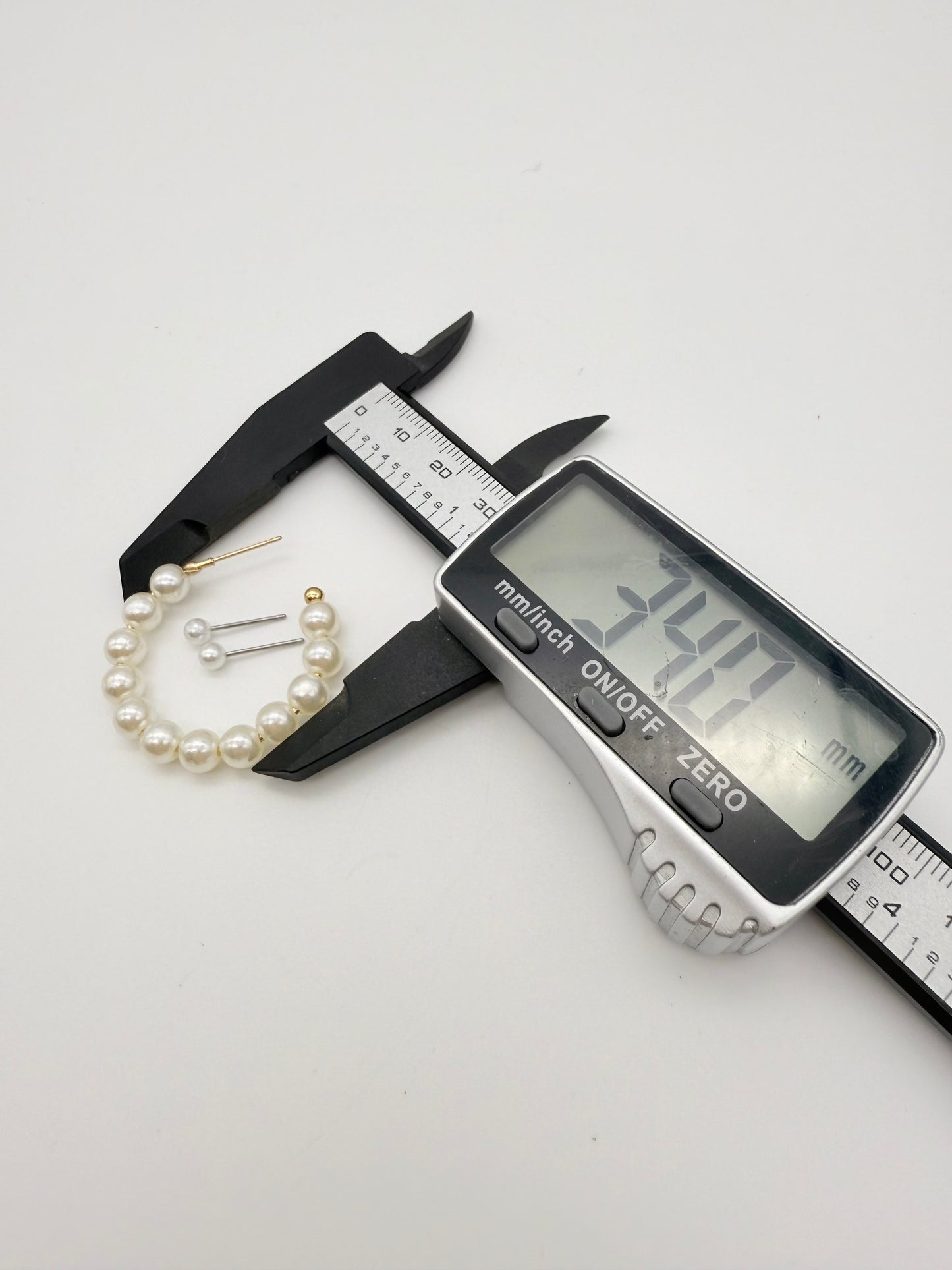 Pearl Design Earrings Set