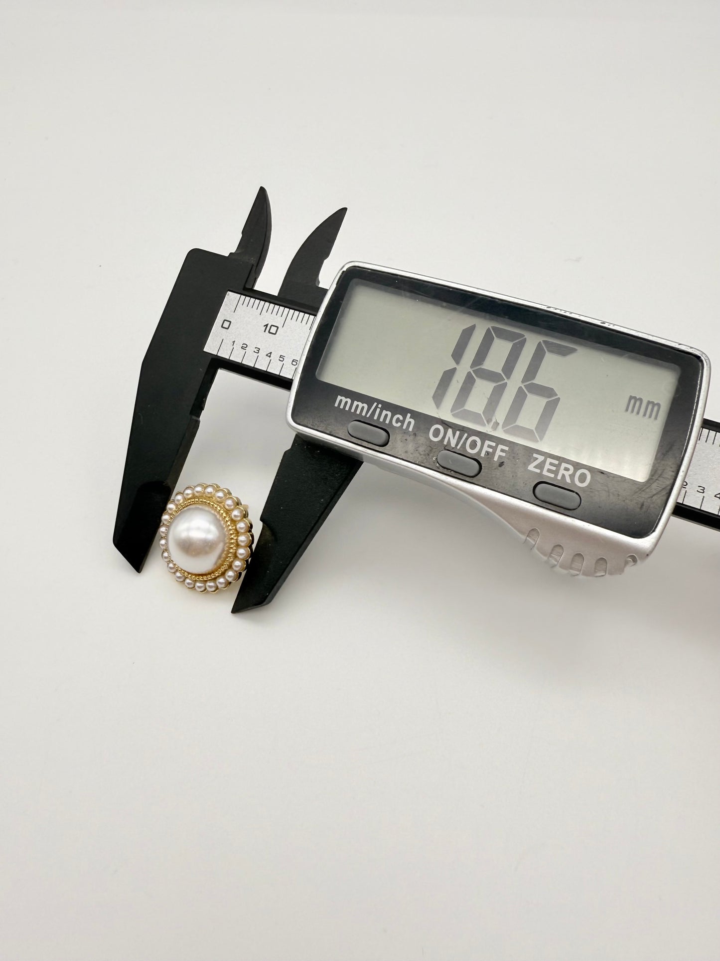 Vintage Round Pearl Design Earrings